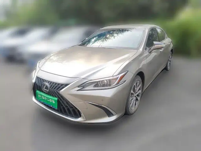 Фотография автомобиля — Lexus ES