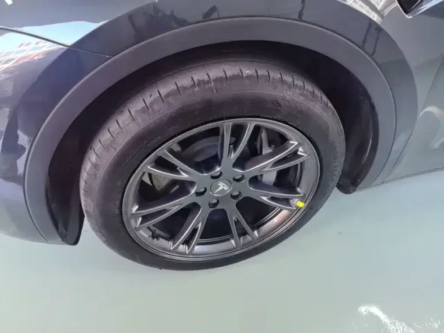 Tesla Model Y — Фото автомобиля 22