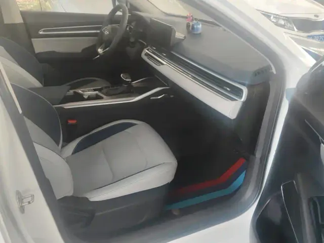 Geely Emgrand — Фото автомобиля 8
