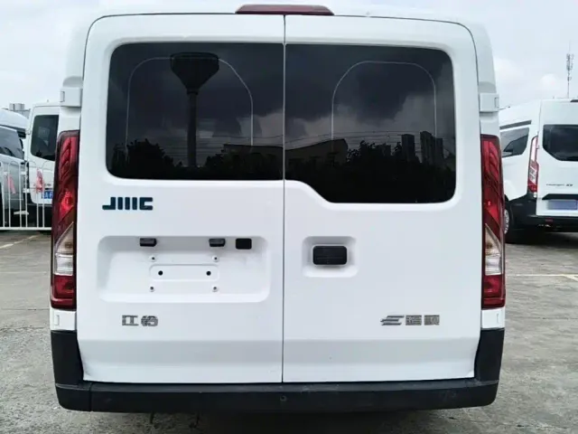 JMC E-Fushun — Фото автомобиля 3