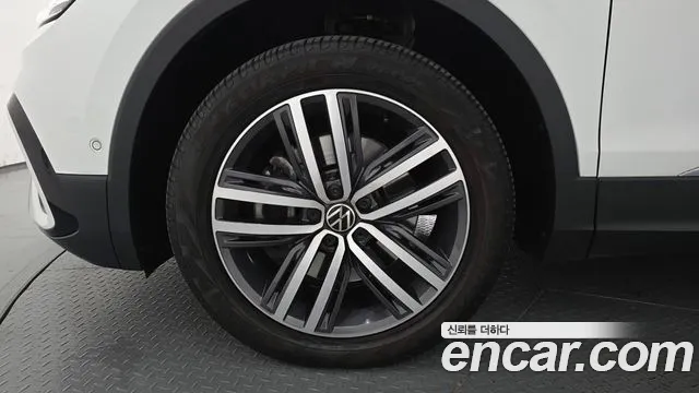 Volkswagen Tiguan — Фото автомобиля 5