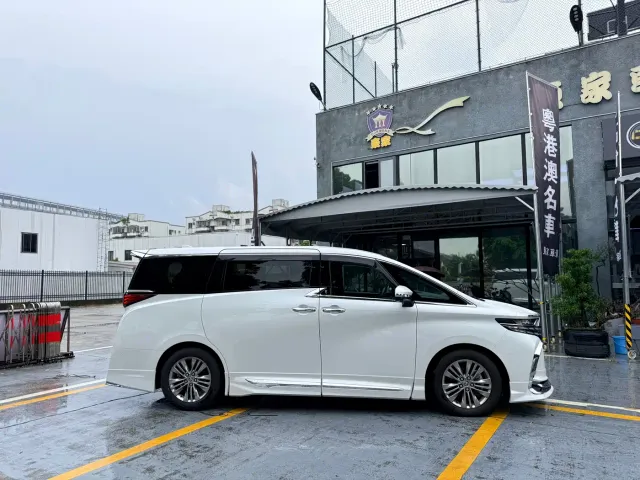 Toyota Alphard — Фото автомобиля 4