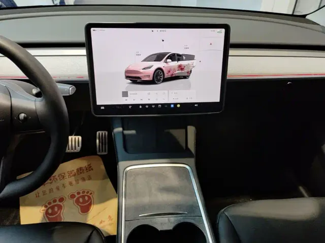 Tesla Model Y — Фото автомобиля 12