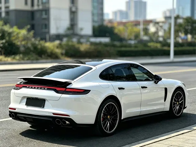 Porsche Panamera — Фото автомобиля 10