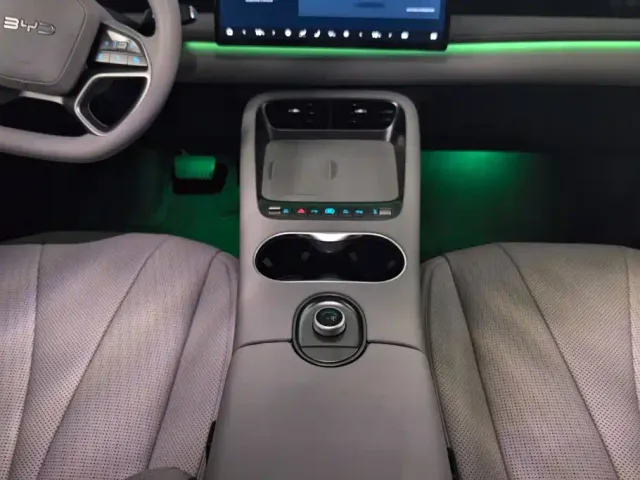 BYD Sealion 06 — Фото автомобиля 16