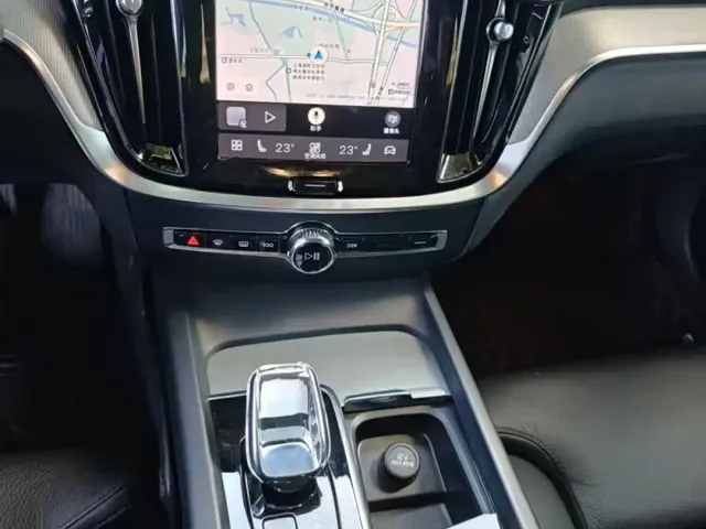 Volvo S60 — Фото автомобиля 10