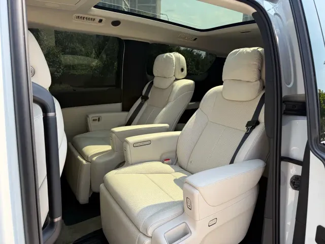 Li Auto MEGA — Фото автомобиля 18