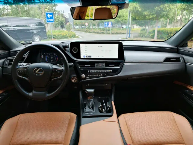 Lexus ES — Фото автомобиля 9