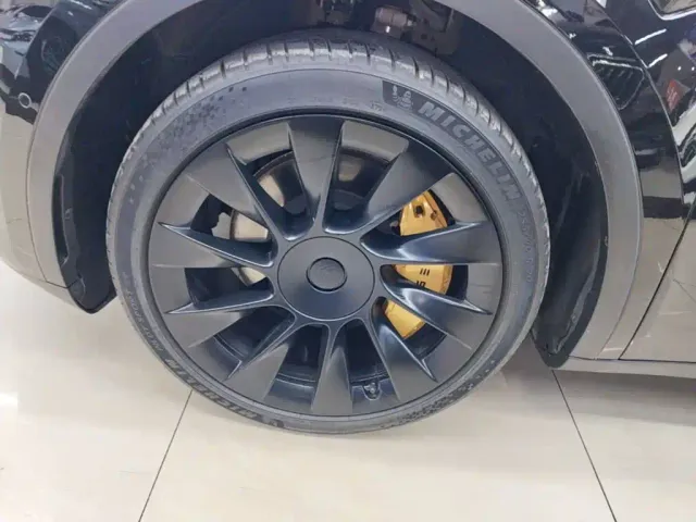 Tesla Model Y — Фото автомобиля 22