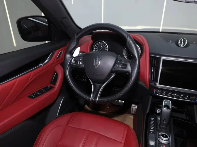 Maserati Levante — Фото автомобиля 9
