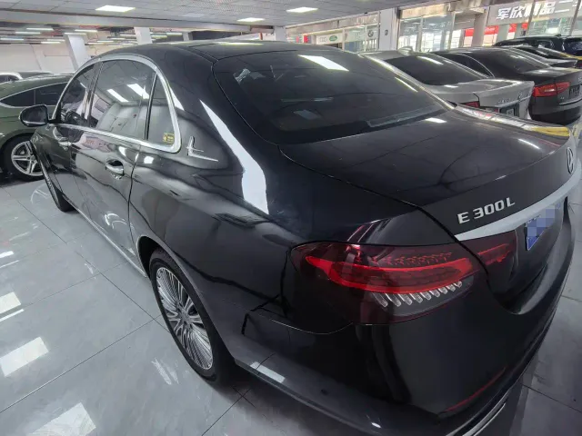 Mercedes-Benz E-Class — Фото автомобиля 17
