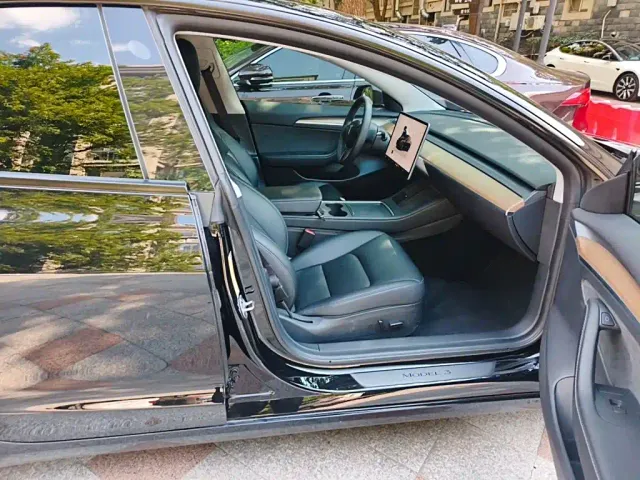 Tesla Model 3 — Фото автомобиля 19