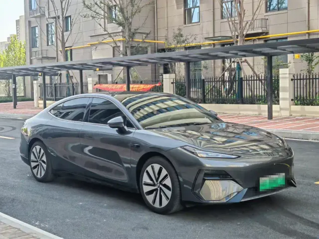 Geely Galaxy E8 — Фото автомобиля 3