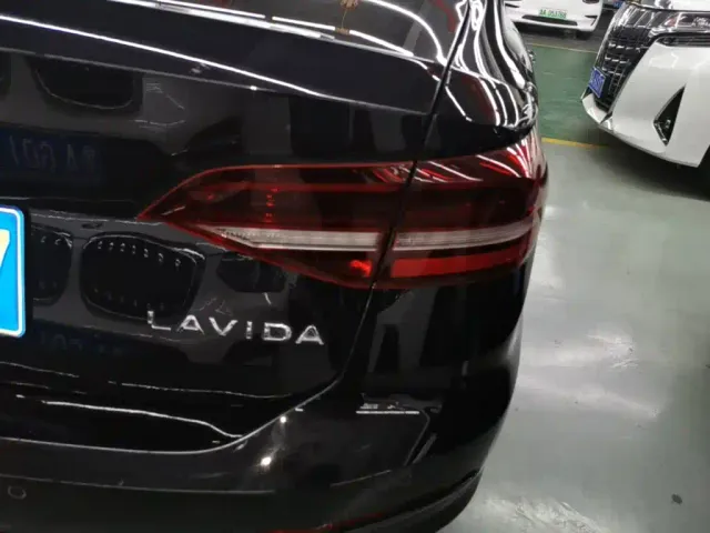 Volkswagen Lavida — Фото автомобиля 7