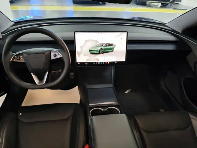 Tesla Model 3 — Фото автомобиля 9