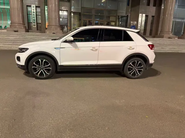 Volkswagen T-Roc — Фото автомобиля 3