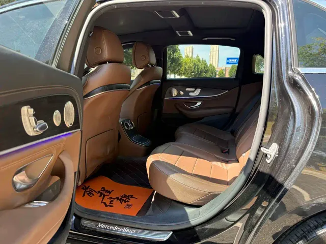Mercedes-Benz E-Class — Фото автомобиля 10