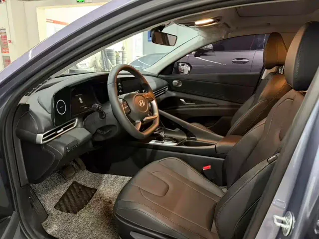 Hyundai Elantra — Фото автомобиля 4
