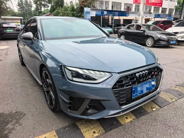 Фотография автомобиля — Audi A4L