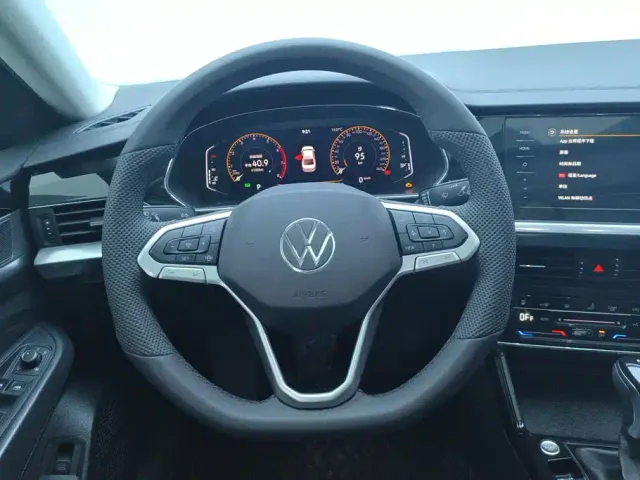 Volkswagen Passat — Фото автомобиля 15