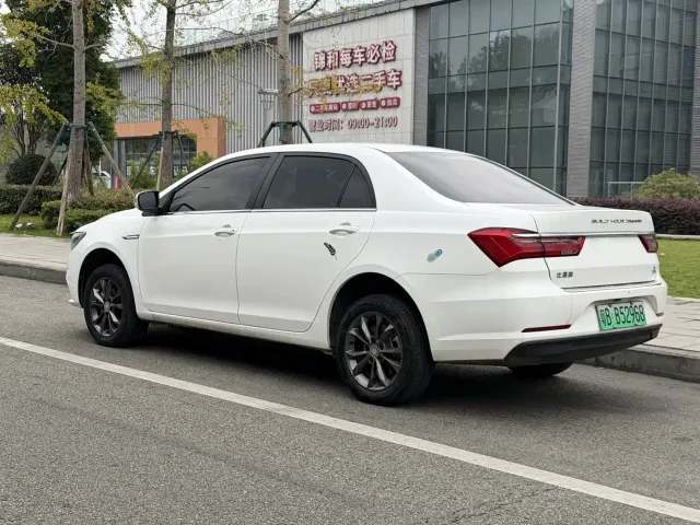 BYD Qin — Фото автомобиля 3