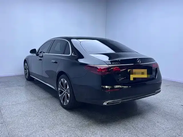 Mercedes-Benz E-Class — Фото автомобиля 4