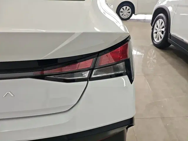 Hyundai Elantra — Фото автомобиля 7