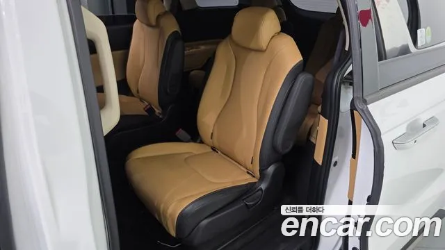 Kia Carnival Generation 4 — Фото автомобиля 17