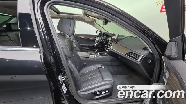 BMW 5 Series G30 — Фото автомобиля 10