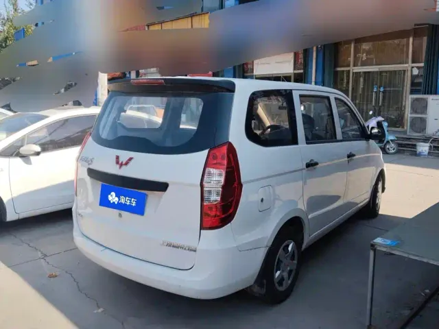 Wuling Hongguang — Фото автомобиля 3