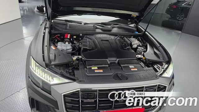Audi Q8 — Фото автомобиля 5