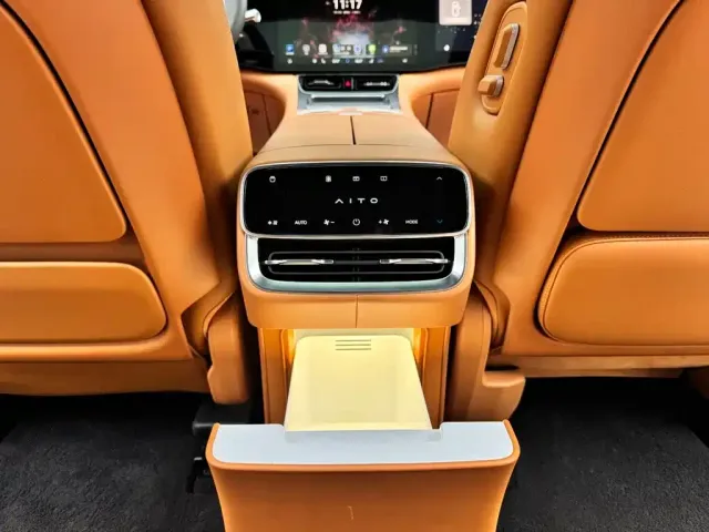 AITO Wenjie AITO M8 2025 Extended Range Ultra 53.4kWh 6-Seater — Фото автомобиля 13