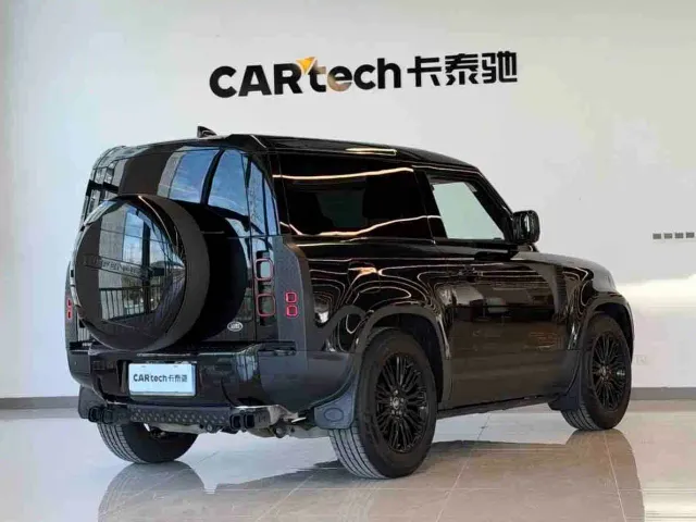 Land Rover Defender — Фото автомобиля 4