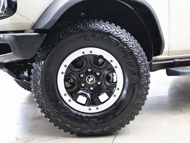 Ford Bronco — Фото автомобиля 27