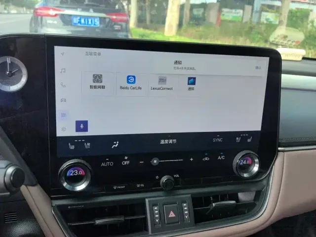 Lexus ES — Фото автомобиля 13