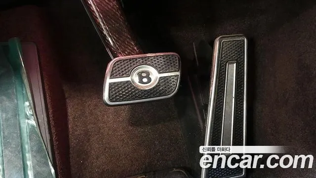 Bentley Flying Spur — Фото автомобиля 15