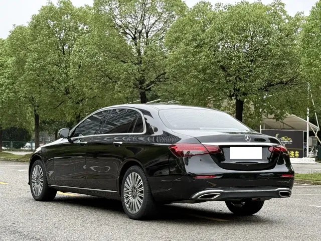 Mercedes-Benz E-Class — Фото автомобиля 4