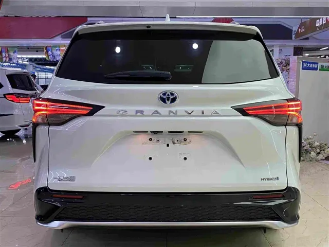 Toyota Granvia — Фото автомобиля 16