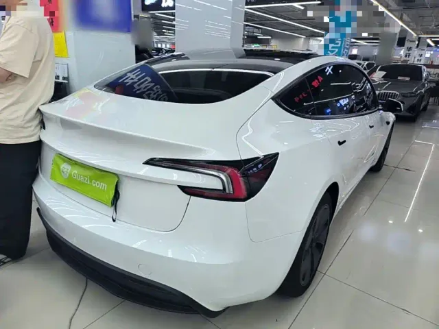Tesla Model 3 — Фото автомобиля 6