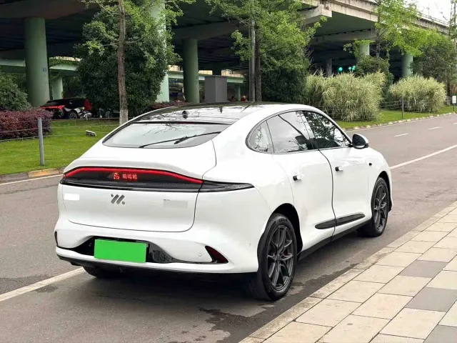 IM Motors LS6 — Фото автомобиля 9