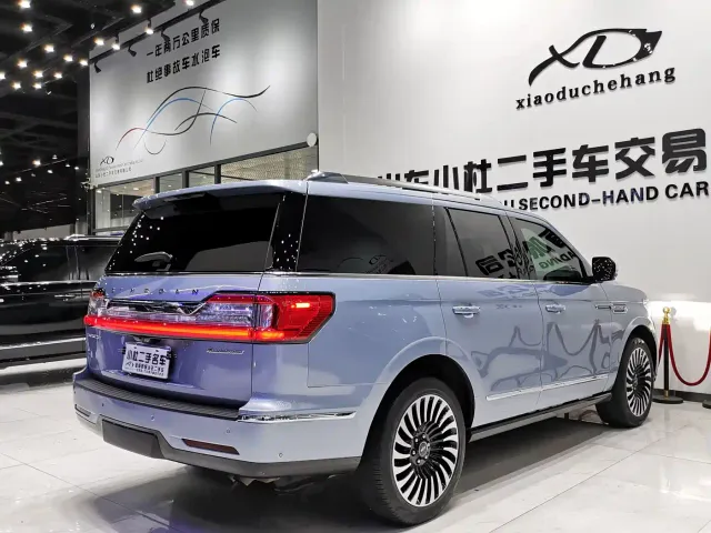 Lincoln Navigator — Фото автомобиля 18