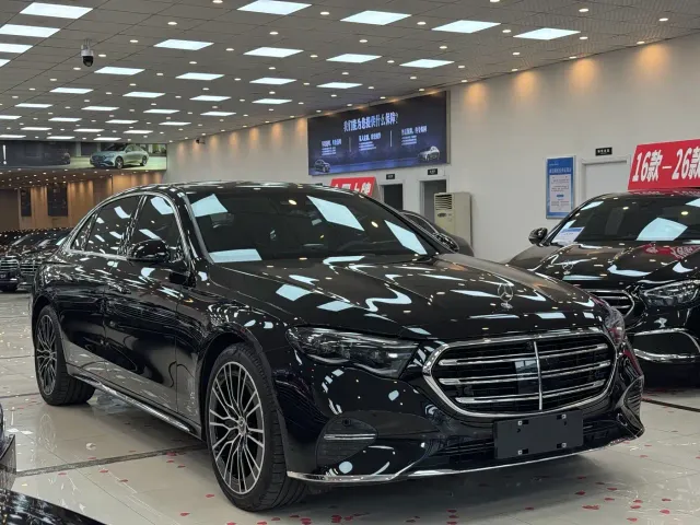 Mercedes-Benz E-Class — Фото автомобиля 3