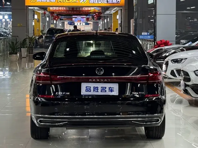 Volkswagen Passat — Фото автомобиля 5