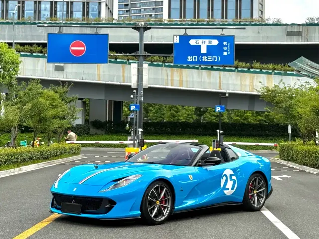 Ferrari 812 — Фото автомобиля 3