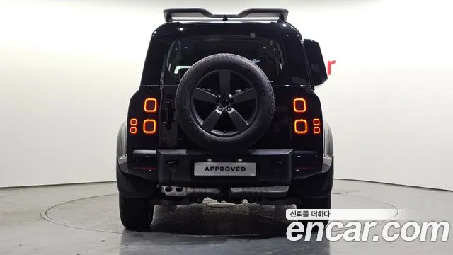 Land Rover Defender — Фото автомобиля 6