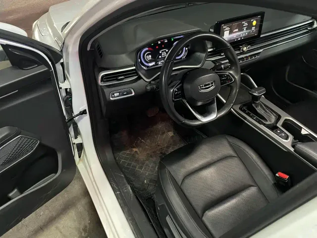 Geely Emgrand — Фото автомобиля 4