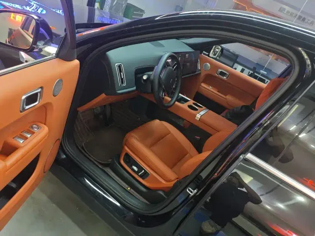 Li Auto L8 — Фото автомобиля 17