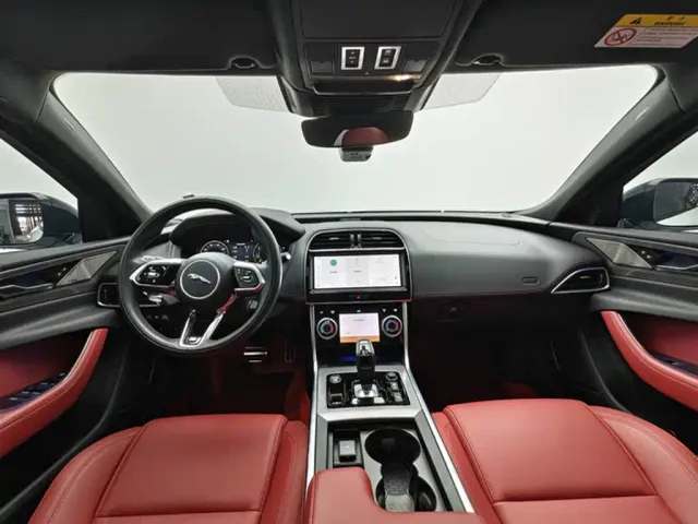 Jaguar XEL — Фото автомобиля 3