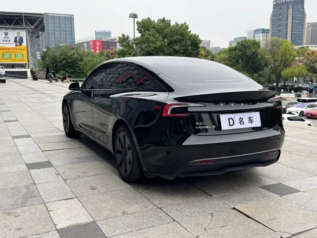 Tesla Model 3 — Фото автомобиля 7