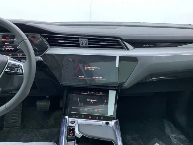 Audi e-tron — Фото автомобиля 23